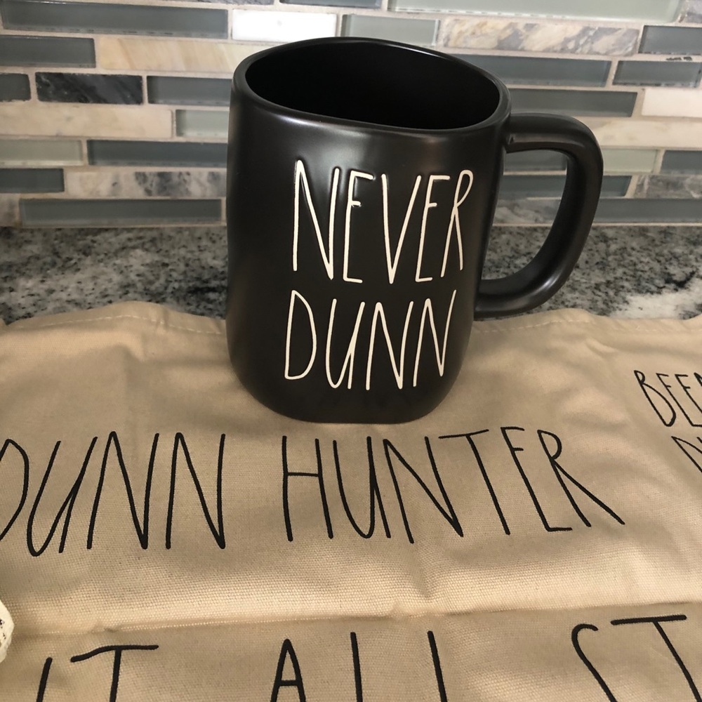 NEVER DUNN Mug & Towel Set